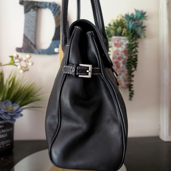 Michael Kors Black Leather Vintage Shoulder Bag - Picture 4 of 16